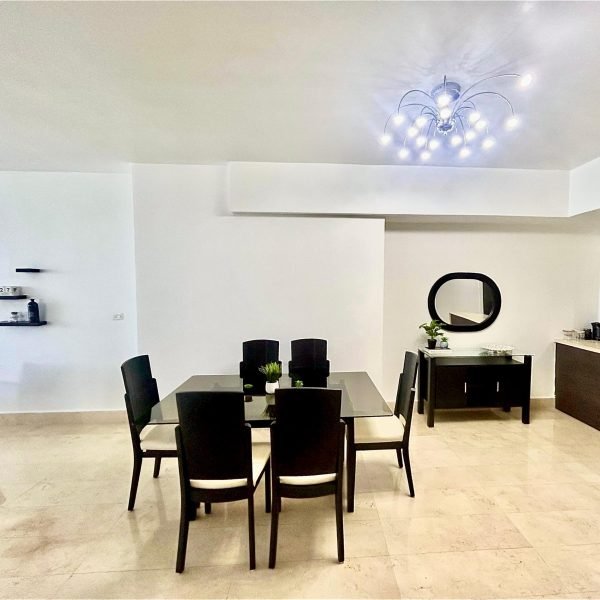lujoso apartamento yoo comedor