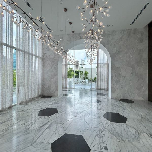 Wanders & Yoo. Proyecto de lujo con diseño de interiores por Marcel Wanders, ubicado en área céntrica con vistas al mar y la ciudad. NL REALTY & LEGAL SERVICES, Panamá. Real State.
