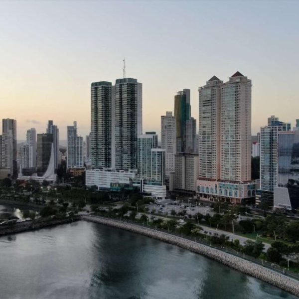 Sea Side. Proyecto exclusivo frente al mar con diseño contemporáneo y amenidades para un estilo de vida dinámico y elegante. NL REALTY & LEGAL SERVICES, Panamá. Real State.